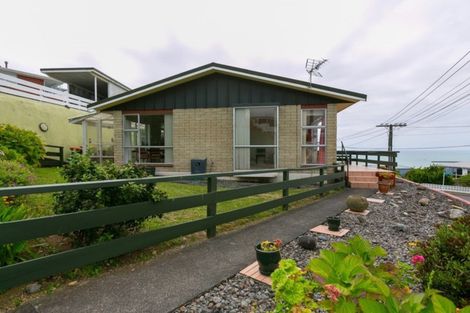 Photo of property in 3 Findlay Street, Moturoa, New Plymouth, 4310