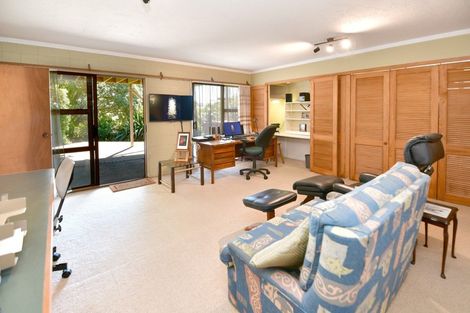 Photo of property in 1/4 John Dee Crescent, Red Beach, 0932