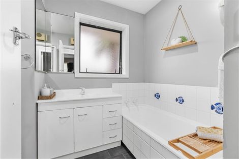 Photo of property in 31 Oriana Crescent, Hornby, Christchurch, 8042