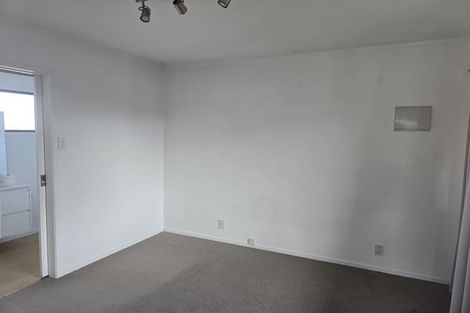 Photo of property in 8 Staveley Avenue, Mount Roskill, Auckland, 1041