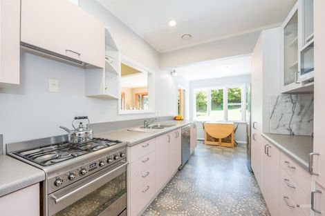 Photo of property in 71 Maungaraki Road, Korokoro, Lower Hutt, 5012