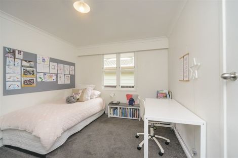 Photo of property in 16 Kapiti Place, Awapuni, Palmerston North, 4412