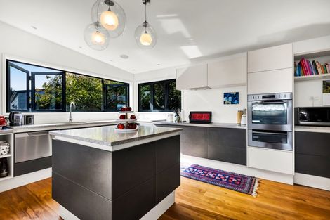 Photo of property in 10 Allan Road, Burgess Park, New Plymouth, 4371