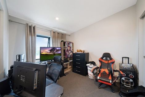 Photo of property in 4337c Great North Road, Glendene, Auckland, 0602