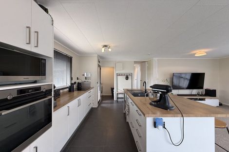 Photo of property in 18 Aratapu Street, Waitara, 4320