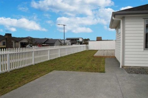Photo of property in 1 Fred White Drive, Kumeu, 0810