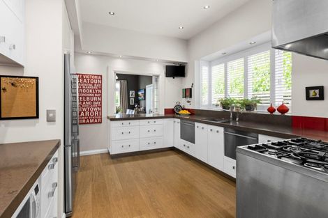 Photo of property in 6 Madeira Road, Bluff Hill, Napier, 4110