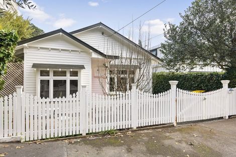 Photo of property in 22 Matipo Street, Eastbourne, Lower Hutt, 5013