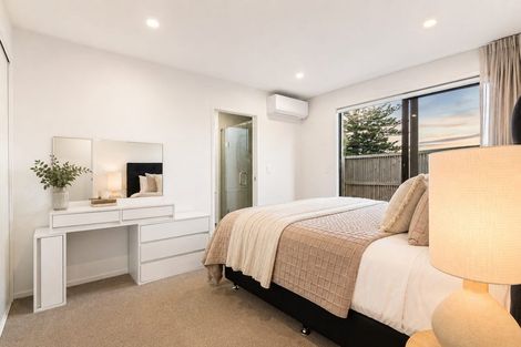 Photo of property in 33 Renata Crescent, Te Atatu Peninsula, Auckland, 0610