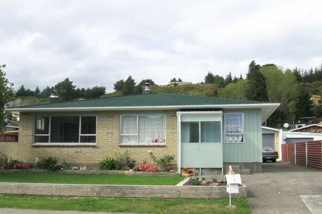 Photo of property in 16 Oregon Drive, Maoribank, Upper Hutt, 5018