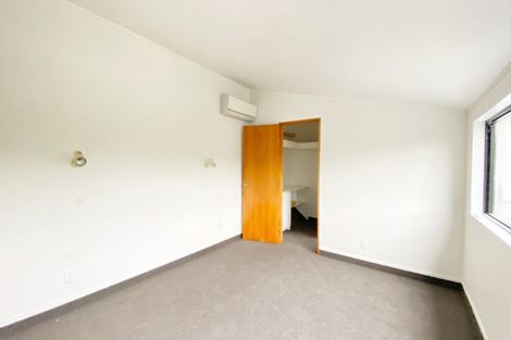 Photo of property in 16 Opanuku Road, Henderson Valley, Auckland, 0612