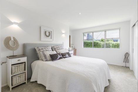 Photo of property in 12 Elgin Place, Red Beach, 0932