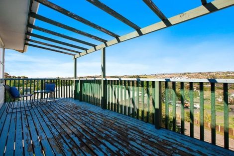 Photo of property in 17 Magdalen Place, West Harbour, Auckland, 0618