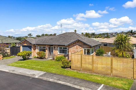 Photo of property in 11 Francis Skinner Place, Orewa, 0931