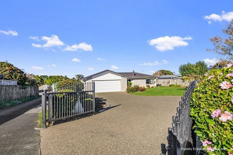Photo of property in 23 Brookesmith Drive, Waiuku, 2123