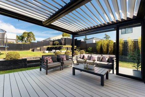 Photo of property in 3 Vogwill Road, Kumeu, 0810