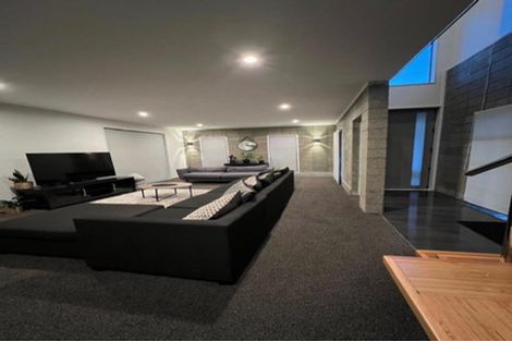 Photo of property in 37 Newington Road, Henderson, Auckland, 0612