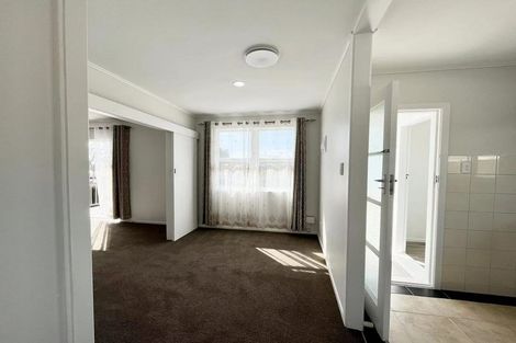 Photo of property in 12 Keats Place, Blockhouse Bay, Auckland, 0600