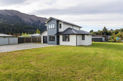 Photo of property in 4 Hewson Crescent, Lake Hawea, Wanaka, 9382