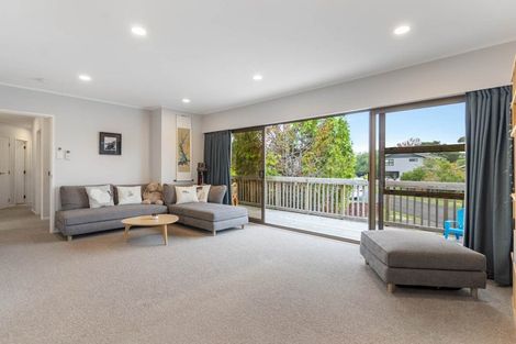 Photo of property in 7 Blyton Lane, Pakuranga Heights, Auckland, 2010
