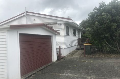 Photo of property in 936 East Coast Road, Northcross, Auckland, 0630
