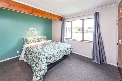 Photo of property in 24 Selwyn Crescent, College Estate, Whanganui, 4500