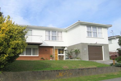 Photo of property in 4 Fitzwilliam Terrace, Tawa, Wellington, 5028