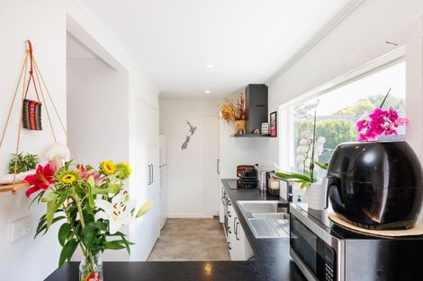 Photo of property in 16 Thomson Street, West End, Palmerston North, 4412