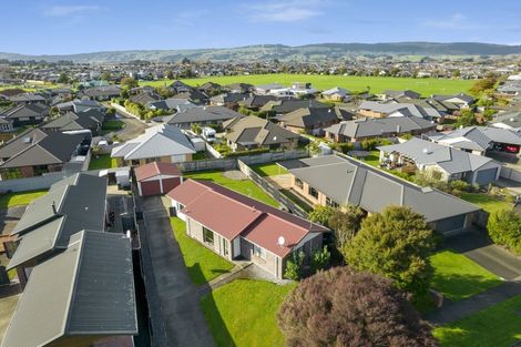 Photo of property in 47 Peppertree Glade, Kelvin Grove, Palmerston North, 4414