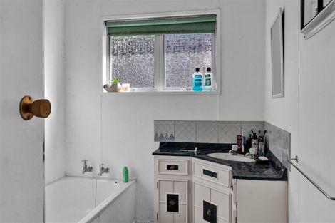 Photo of property in 15 Annandale Street, Lynmouth, New Plymouth, 4310