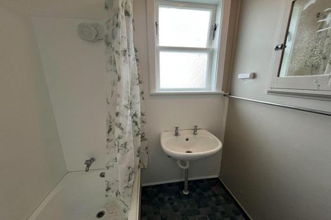 Photo of property in 18 Goldsmith Crescent, Levin, 5510