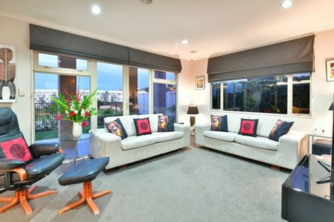 Photo of property in 2/126 Whangaparaoa Road, Red Beach, 0932