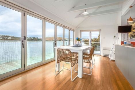 Photo of property in 10a Trevor Terrace, Paremata, Porirua, 5024
