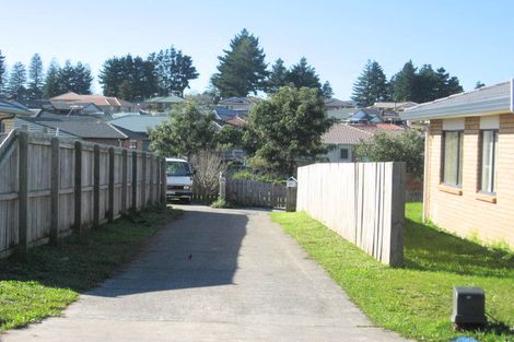 Photo of property in 26 Castlefinn Drive, Weymouth, Auckland, 2103