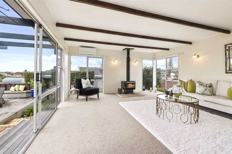 Photo of property in 12 Prestige Place, Castor Bay, Auckland, 0620