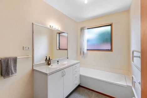 Photo of property in 1/437 Ilam Road, Bryndwr, Christchurch, 8052