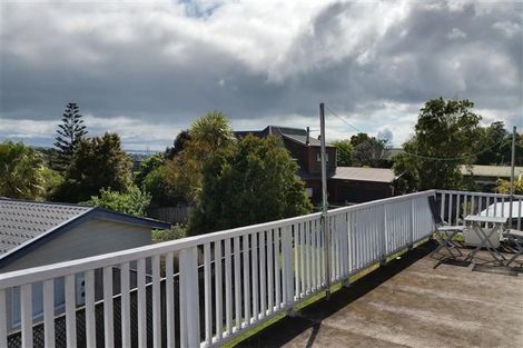 Photo of property in 28 Carlisle Road, Browns Bay, Auckland, 0630