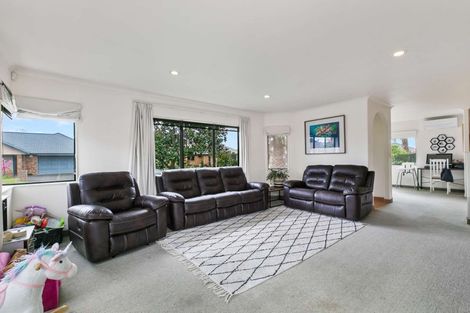 Photo of property in 32 Summerland Crescent, Papamoa Beach, Papamoa, 3118