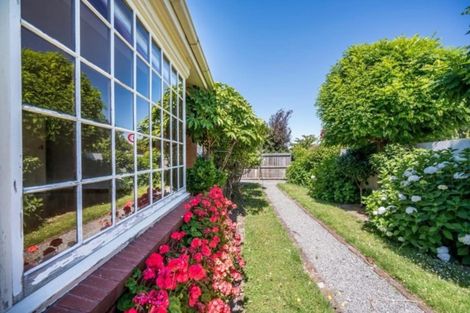 Photo of property in 233 Memorial Avenue, Burnside, Christchurch, 8053