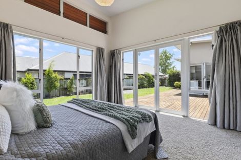 Photo of property in 92 Saint James Drive, Huntington, Hamilton, 3210