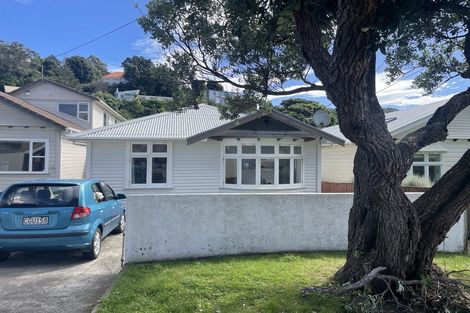 Photo of property in 354 The Parade, Island Bay, Wellington, 6023