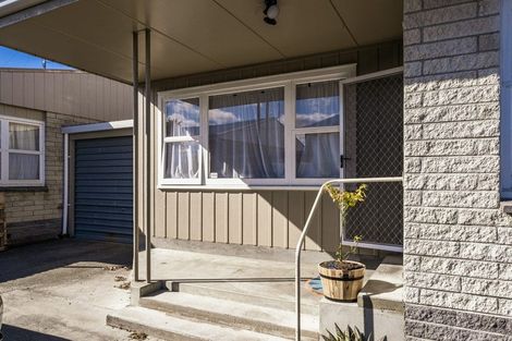Photo of property in 2/210 Grove Road, Mayfair, Hastings, 4122