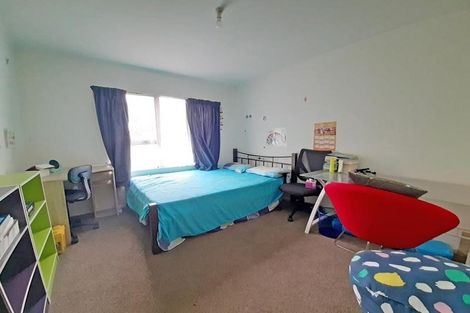 Photo of property in 16 Mallard Place, Unsworth Heights, Auckland, 0632