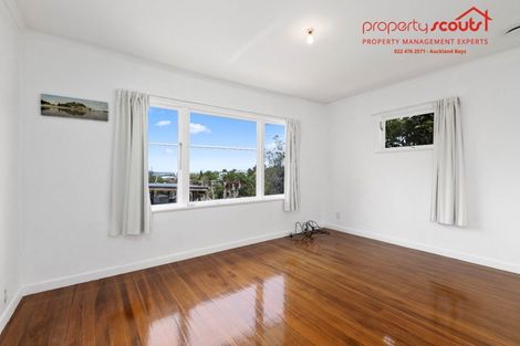 Photo of property in 2/537 Glenfield Road, Glenfield, Auckland, 0629