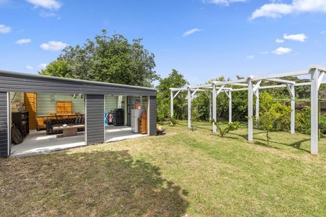 Photo of property in 16 Mahoe Street, Otaki Beach, Otaki, 5512