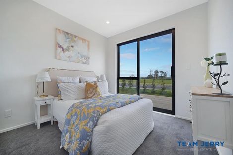 Photo of property in 1 Korowhiti Road, Clarks Beach, 2122