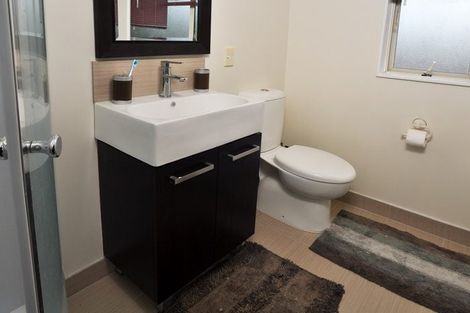 Photo of property in 5 St Thomas More Lane, Glenfield, Auckland, 0629