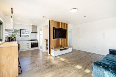 Photo of property in 2/20 Celeste Place, Totara Vale, Auckland, 0627