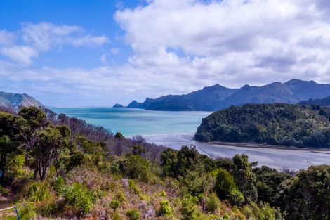 Photo of property in 41 Cornwallis Road, Cornwallis, Auckland, 0604