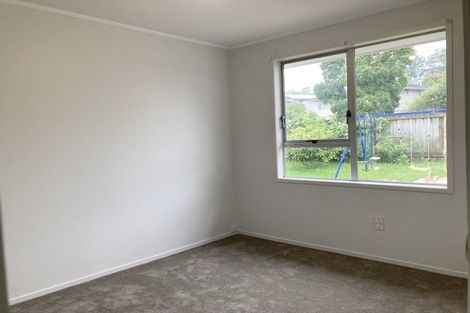 Photo of property in 69 Kemp Road, Massey, Auckland, 0614